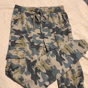 CAMO JOGGERS